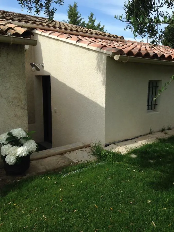 studio avec exterieur Eyragues Appartement