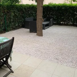 https://appartement-avec-jardin-a-hyeres-gare.aixenprovencehotels.org