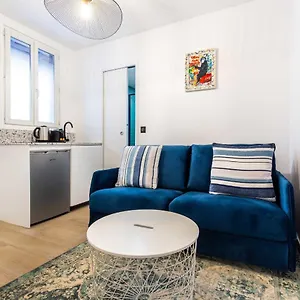 https://cosy-studio-1br4p-tour-eiffel-champs-de-mars-18.fr-paris.fr