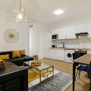 https://charming-appart-2p1br-le-marais-republique.fr-paris.fr